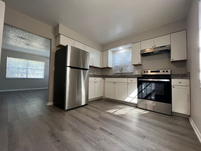 Photo - 151 Avenue C SE