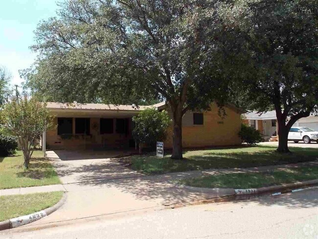 Building Photo - 4632 Pendleton Dr Rental