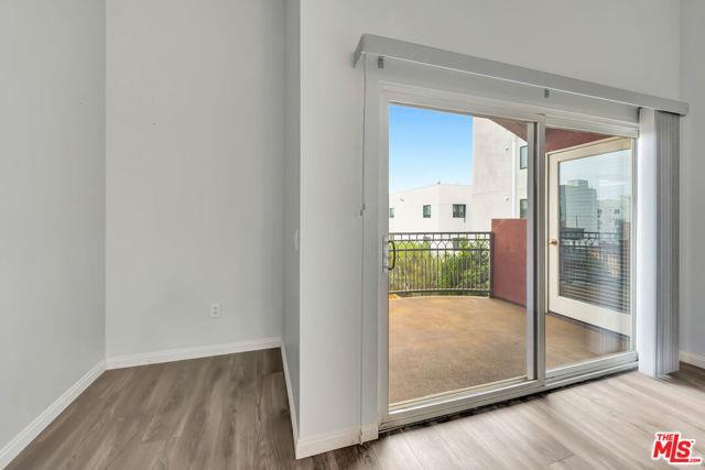 Building Photo - 11124 Burbank Blvd Unit 311