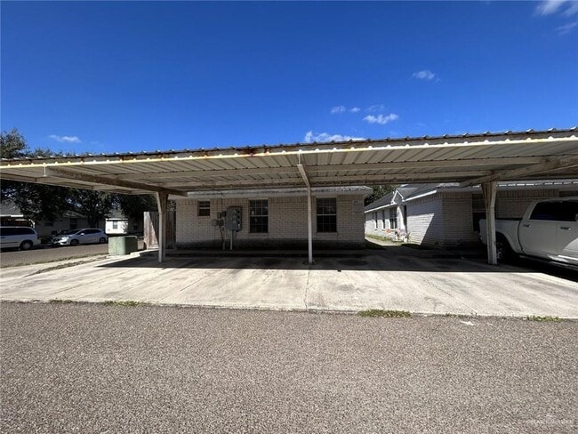 Building Photo - 15 Toledo Ave Unit 4