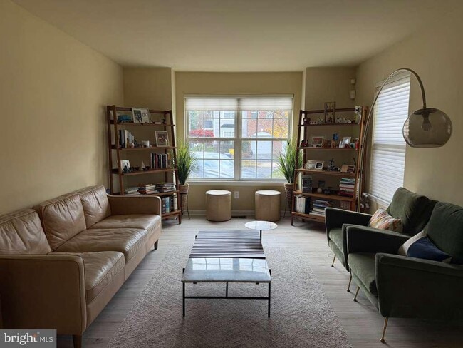 Photo - 283 Fountayne Ln