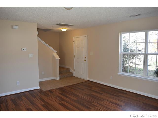 Photo - 1405 Clooney Ln