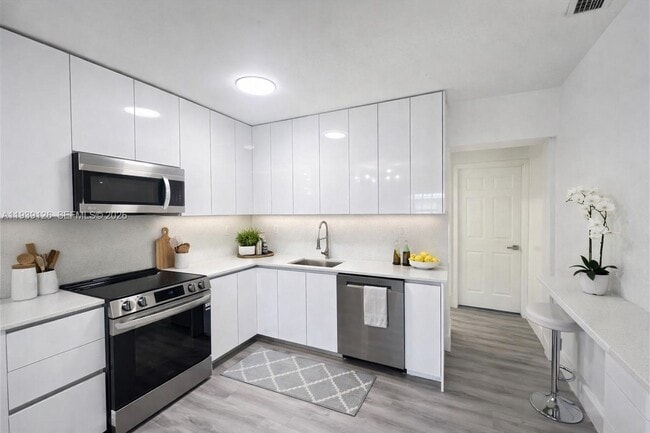 Building Photo - 19122 NW 36th Ave Unit 0