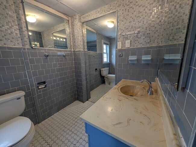 Photo - 1430 44th St Unit Apt 1