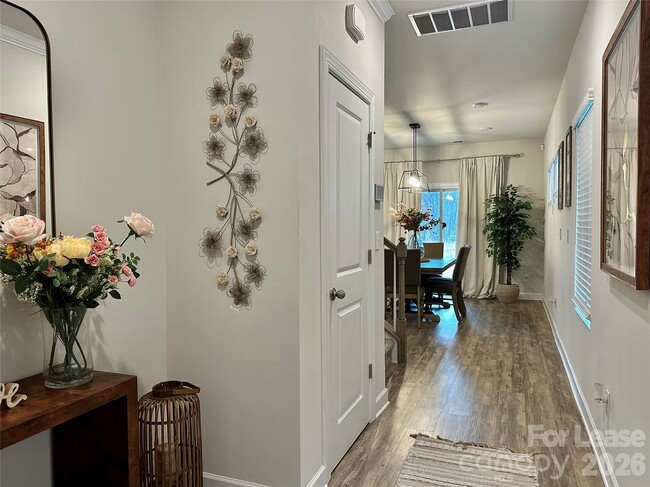 Photo - 6212 Hailstone Rd