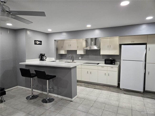 Photo - 12 E Tulipan Ave