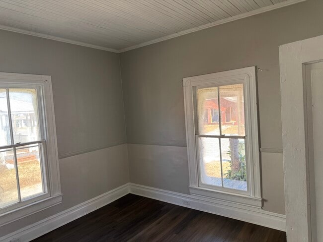Photo - 353 Ann St NW