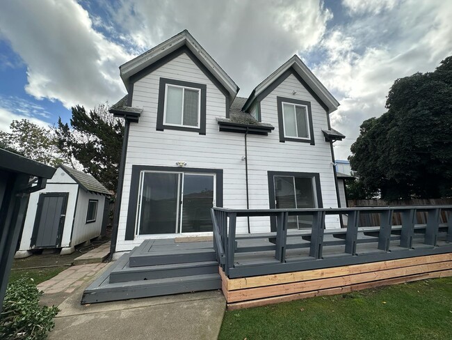 Photo - 315 W 3rd St