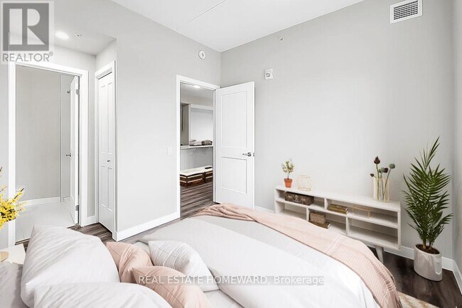 Photo - 15 Queen St S Unité 2011