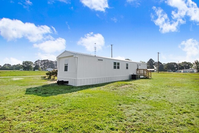 Photo - 2379 US Hwy 13 S