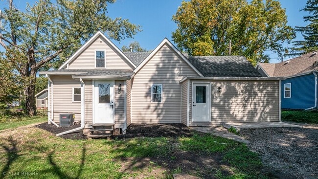 Building Photo - 407 W 1st Ave