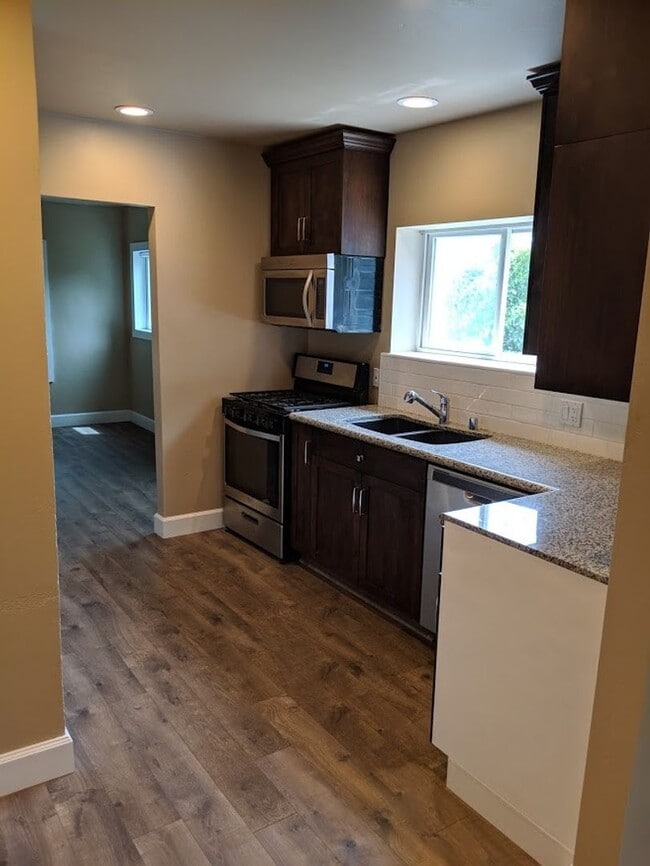 Photo - 694-696 Church St Unit 694