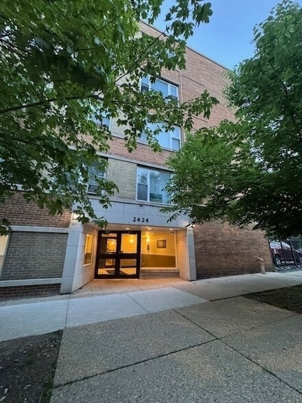 Building Photo - 2424 W Estes Ave Unit 4I