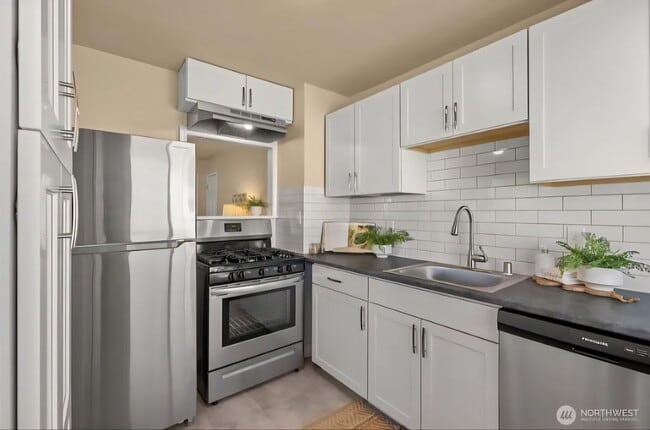 Photo - 3734 S Ainsworth Ave