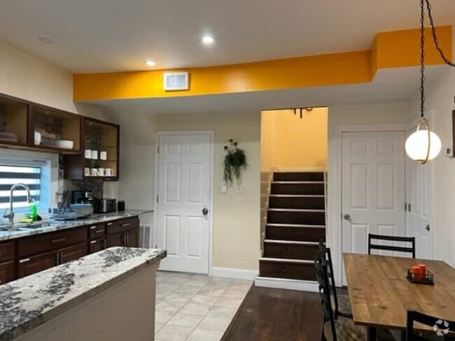 Building Photo - Ohio City 2 Bedroom Townhouse for Rent / F...