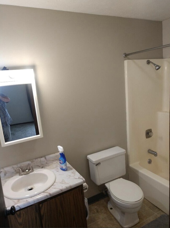 Photo - 1 Edgebrook Dr