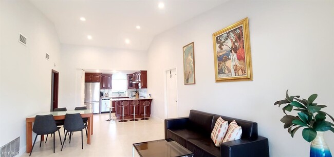 2 br, 2 bath Condo - 50 SE 12th St Apt 226 - 2 br, 2 bath Condo - 50 SE 12th St Apt 226 Unit Apt 226