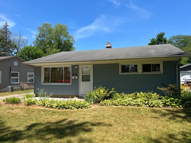 3br/1 bath ranch in Niles - 3br/1 bath ranch in Niles House