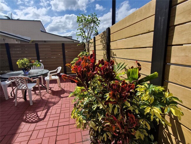 Photo - 10904 SW 72nd St