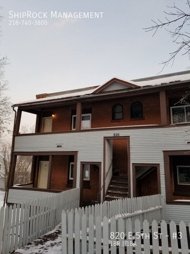 Photo - 820 E 5th St Unidad #3