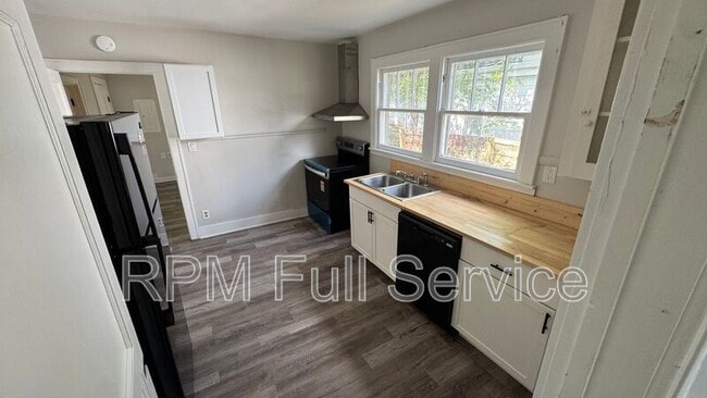Building Photo - 423 Maple St Unit B