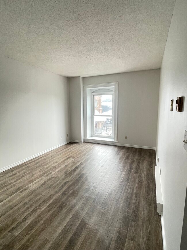 Photo - 5 Wyndham St N Unité 304