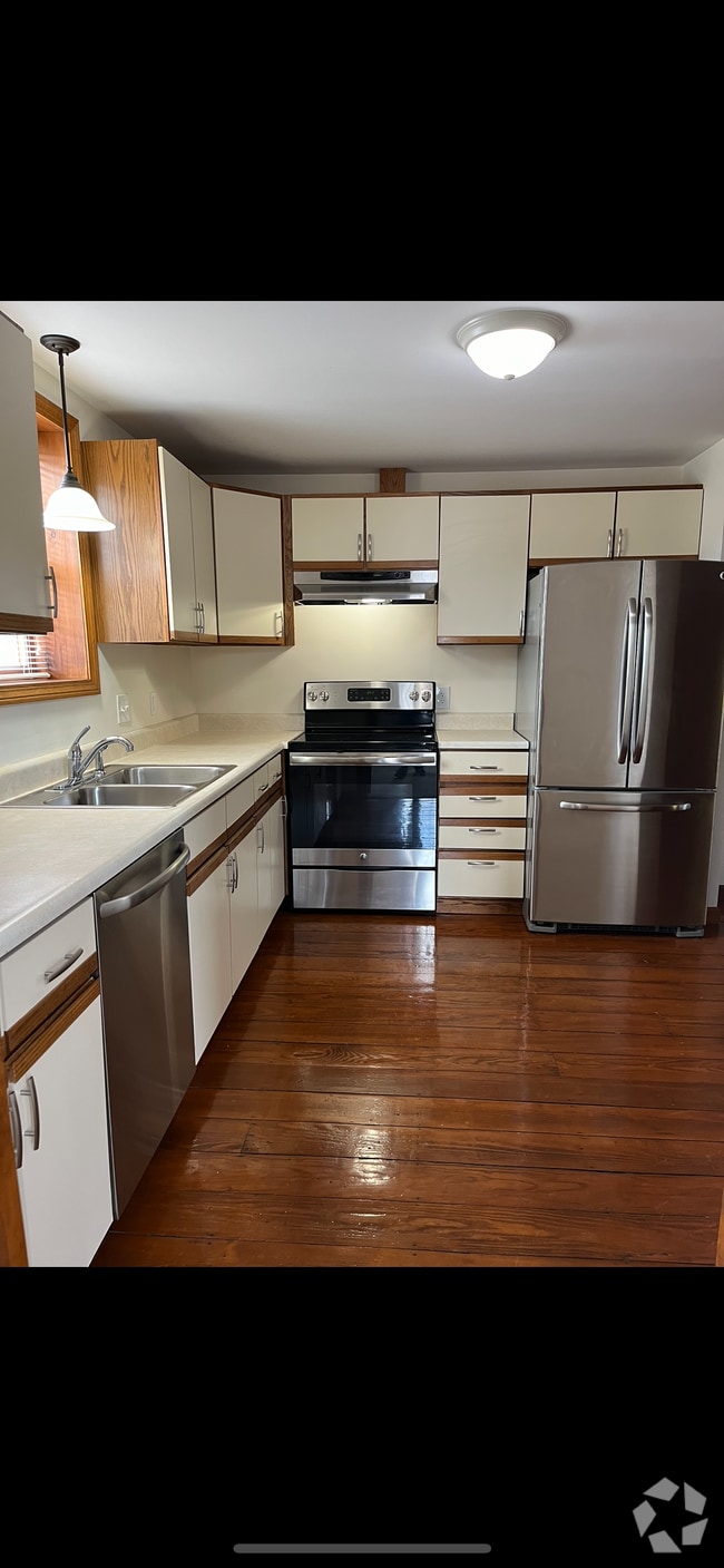 Building Photo - 419 Falmouth Rd Unit #2 Rental