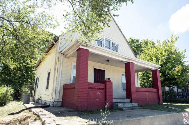 Building Photo - 445 W 29th St Rental