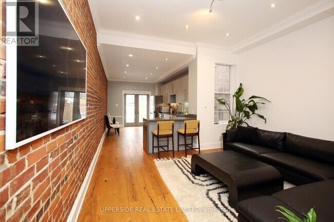 Photo - 153 Collier St