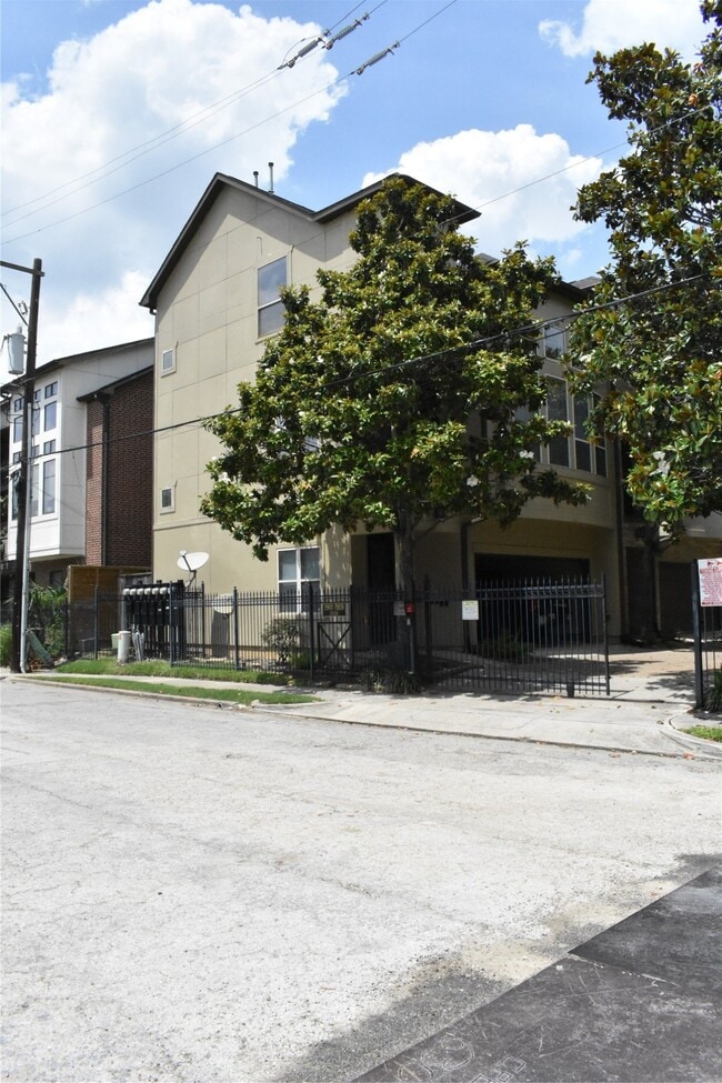 Photo - 2919 Pease St