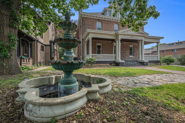 Fountain - 3611 Jackson St