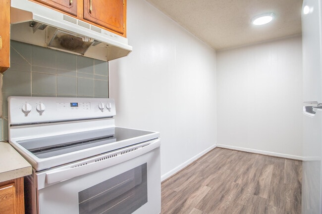 Photo - 2500 W 26th