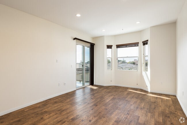 1BR, 1BA - 750SF - Living Room - Chadron Terrace Garden