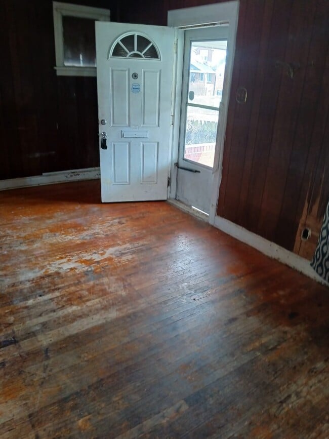 Building Photo - 4931 Plover Ave