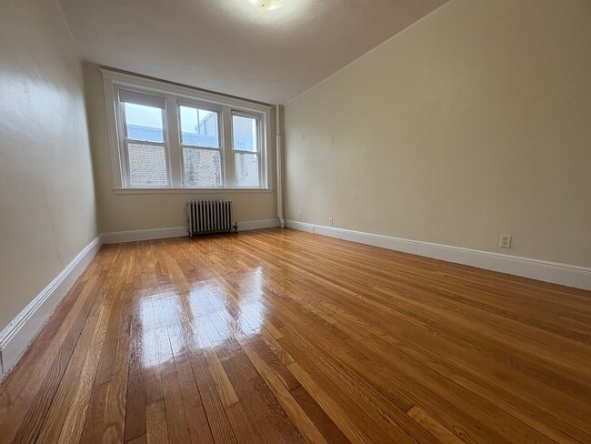 Building Photo - 1868 Commonwealth Ave Unit 2 Rental
