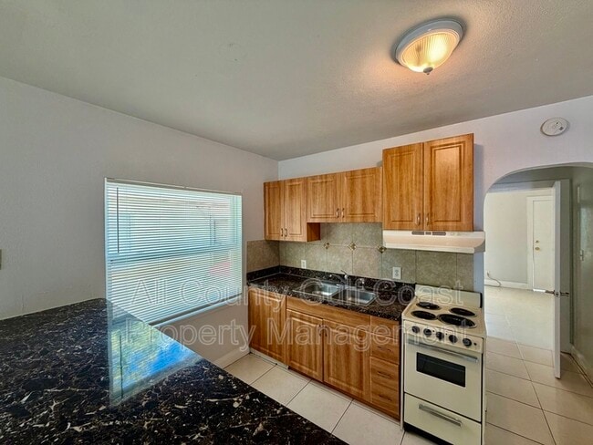 Photo - 1609 9th Ave W