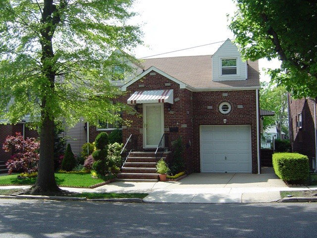 Building Photo - Saint Pauls Avenue, Cliffside Park, NJ 07010 - 1 BR 1 BA multi-family home Unit 2