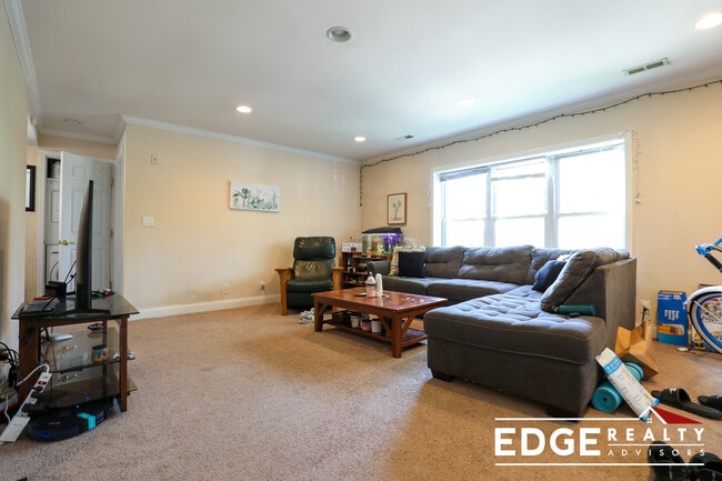 Photo - 168 Newton St Unit 2