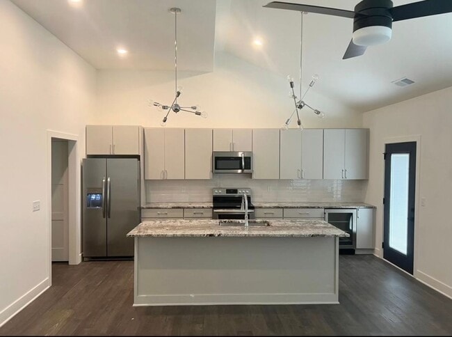 Photo - 104-106 Oakwood Ct Unit 106 Oakwood Ct