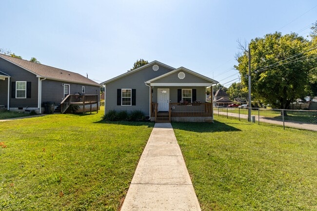 Photo - 524 Midlake Dr NE