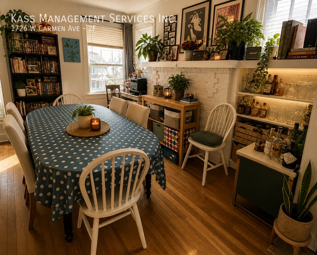 Photo - 1726 W Carmen Ave Unit 2F