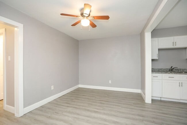 8127 Colonial Ln