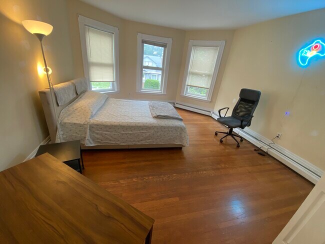 Rm#1 230sqft (13.5x17)