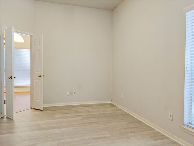 Photo - 2810 Foxden Dr