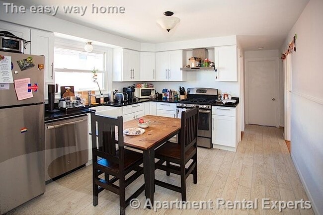 Building Photo - 22 Murdock St Unit #2