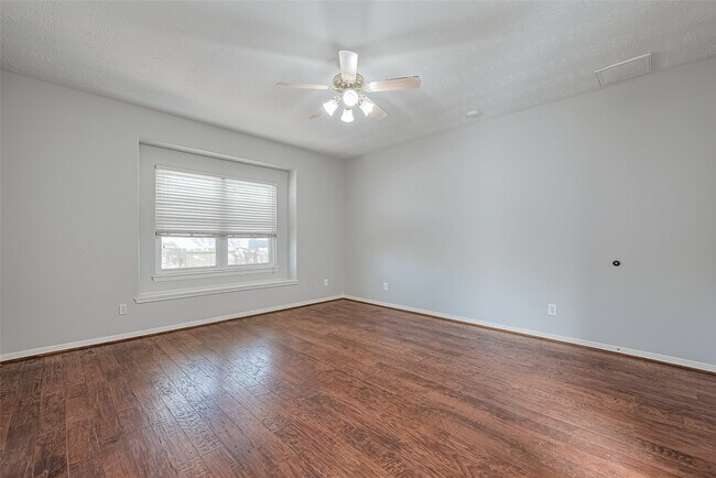 Photo - 2202 Highland Crossing Dr