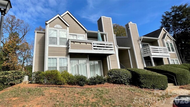 Building Photo - 9617 Vinca Cir Unit G