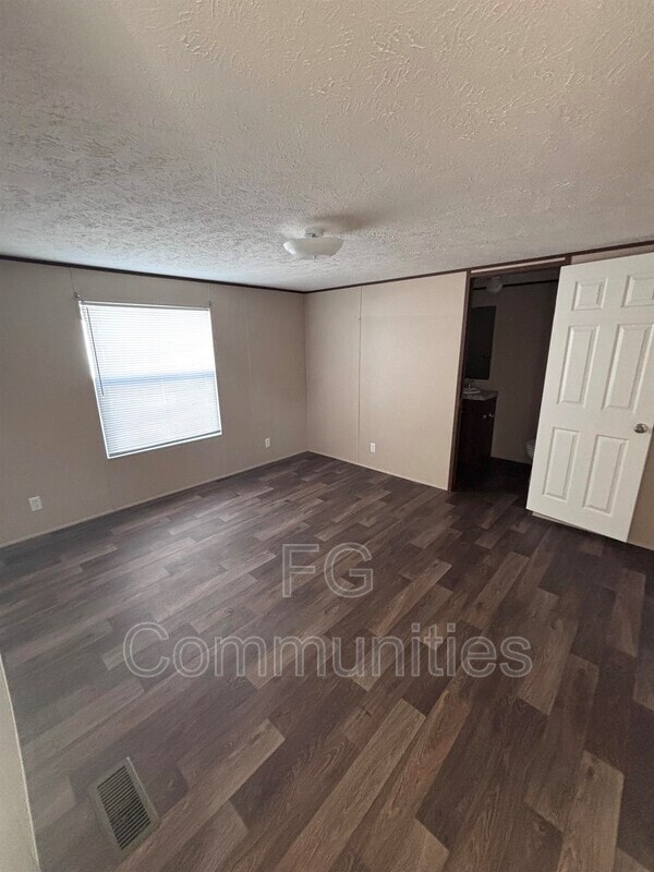 Photo - 4335 Dunn St