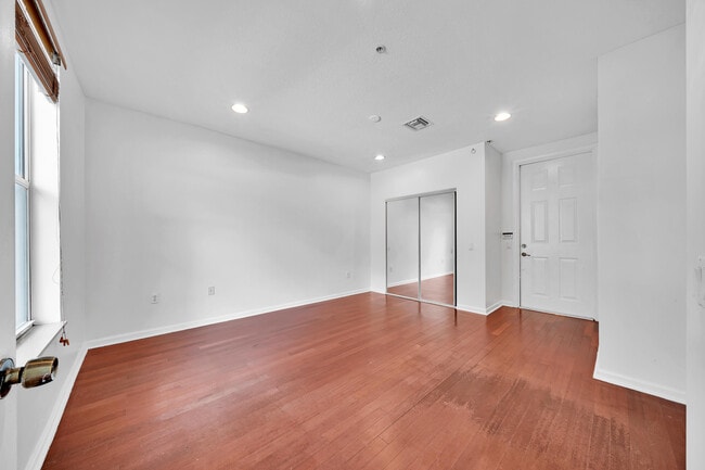 Photo - 1381 Piazza Delle Pallottole