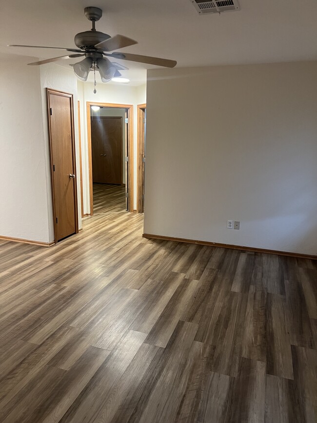 Photo - 1006 Aspen Ct